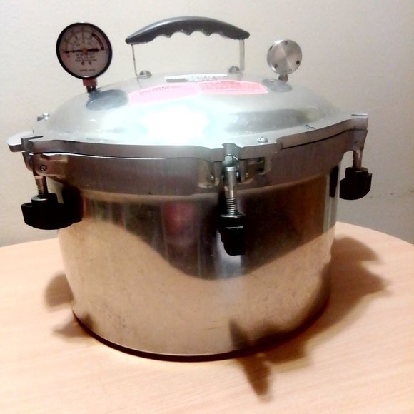 LIKE NEW!! All American 915 15.5 Qt. Pressure cooker - Picture 4 of 10